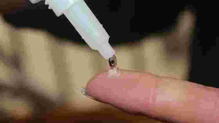 Не засихатиме дуже довго: як правильно потрібно зберігати суперклей 