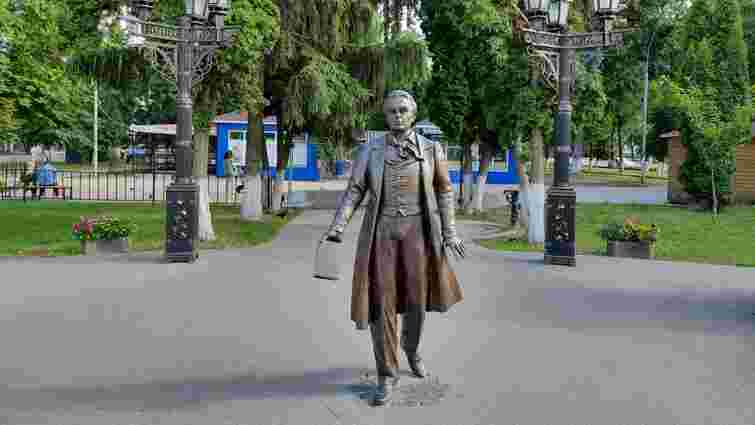 Пам’ятник Шевченку чи Шевченка: як правильно говорити