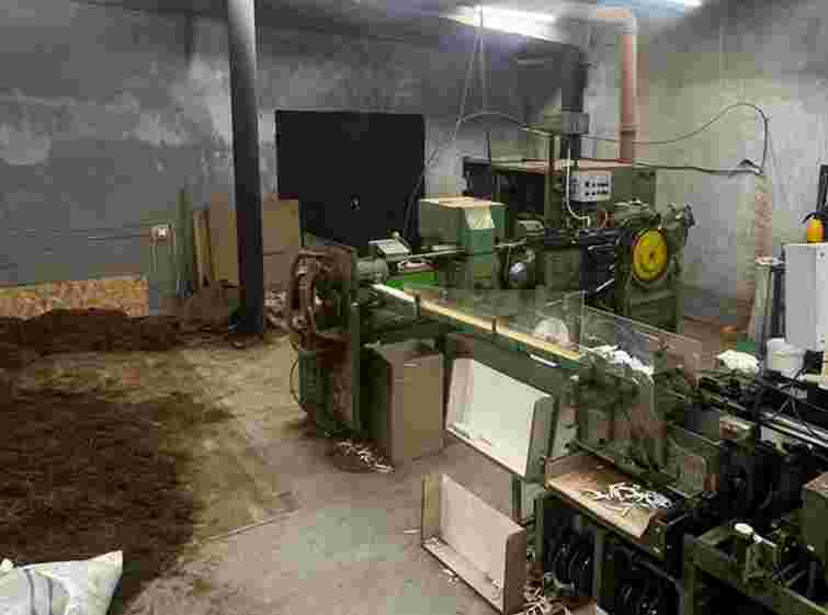 Суд звільнив від покарання власників підпільної фабрики тютюну в Хмельницькому