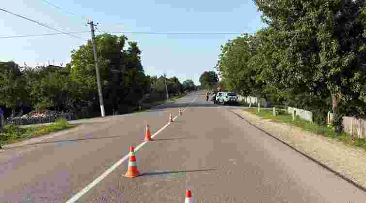 Неподалік з кордоном з Румунією водій авто на смерть збив буковинку