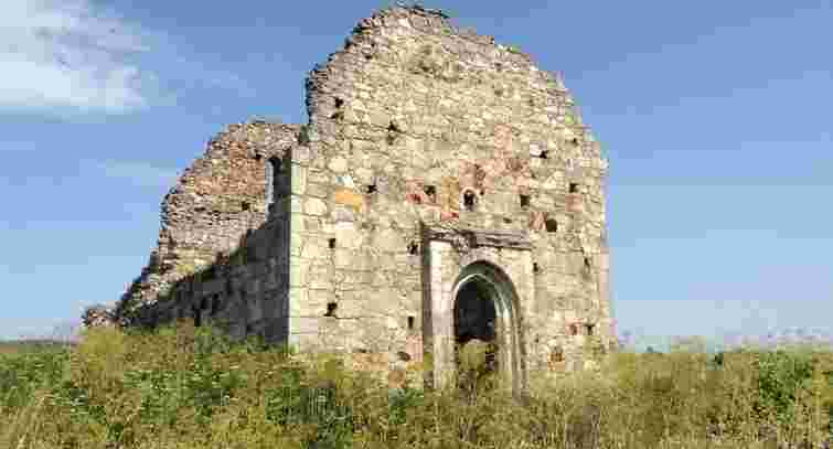 Закарпатський архітектор отримав підозру за самовільний ремонт середньовічного костелу 