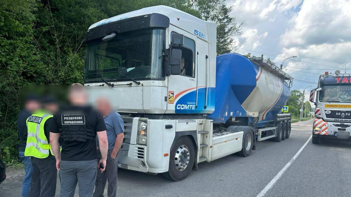 На Закарпатті затримали переправників ухилянтів, яких ховали під ковдрами