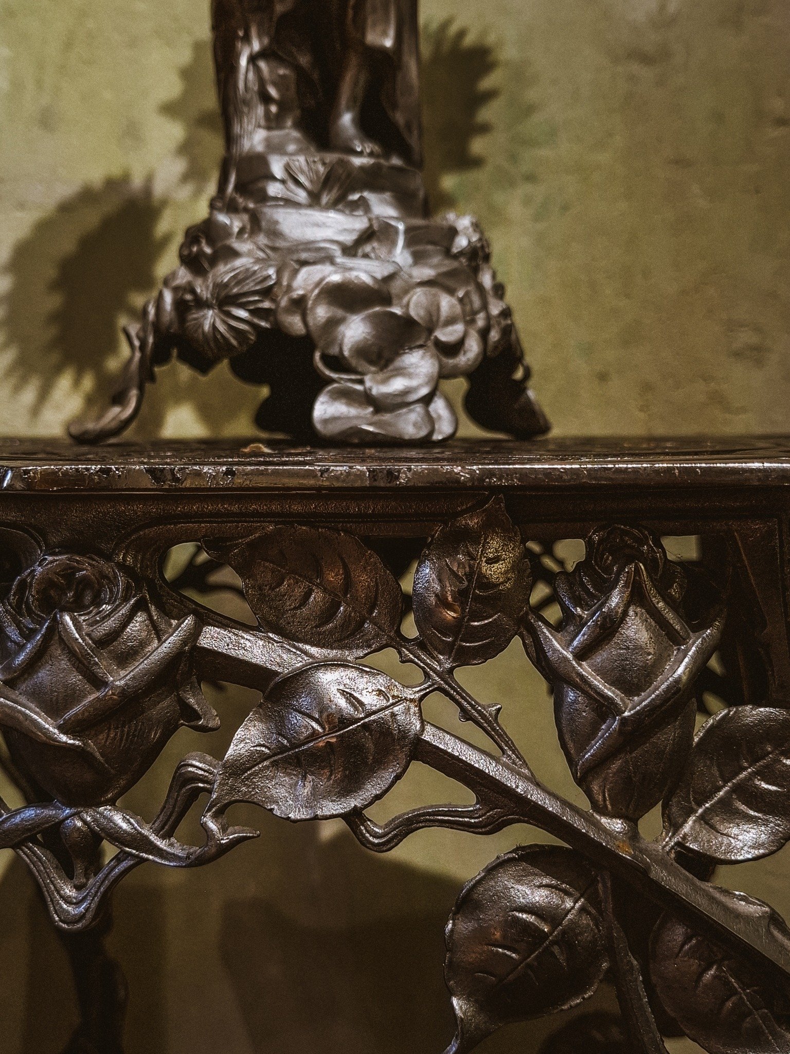 Кований декор у вигляді троянди