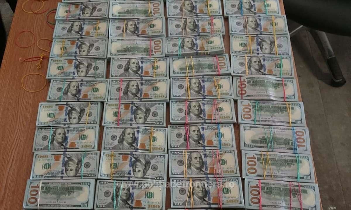 Подружжя українців намагалося ввезти в Румунію 1,4 млн доларів готівкою, приклеївши їх до тіла