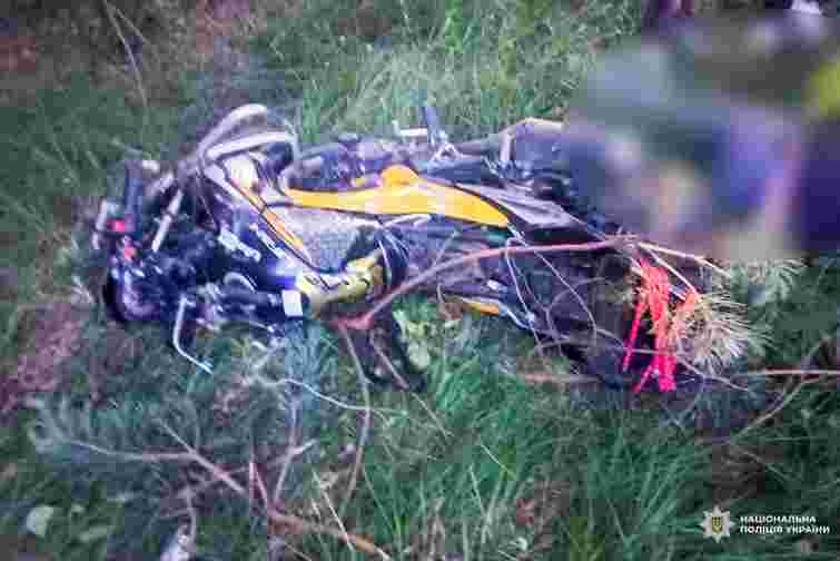 На Рівненщині внаслідок зіткнення з деревом загинув 16-річний мотоцикліст