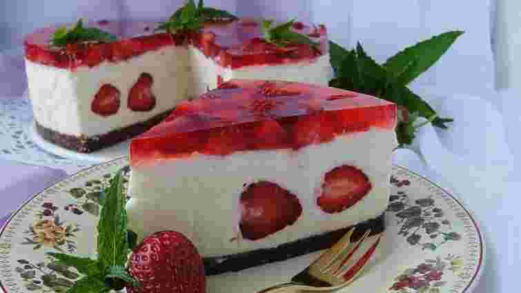 Повітряний чизкейк з полуничним желе. Рецепт дня