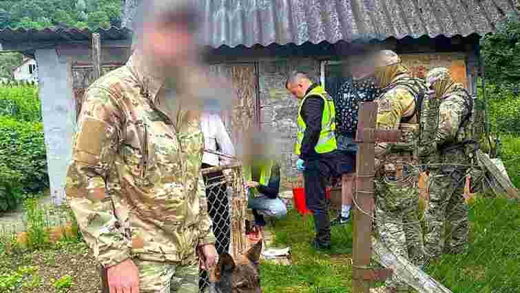 Під час масштабної спецоперації на Прикарпатті затримали групу наркоторговців і рекетирів