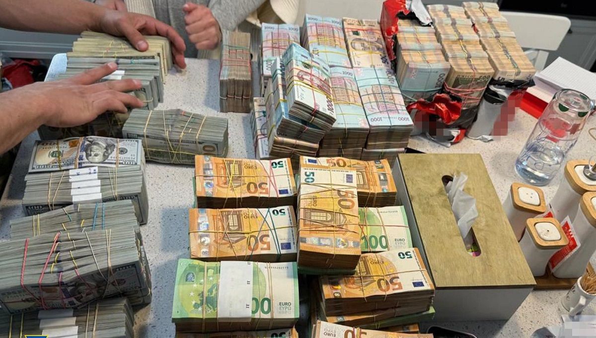 СБУ викрила розкрадання 64 млн грн при закупівлі авто для військових на Львівщині