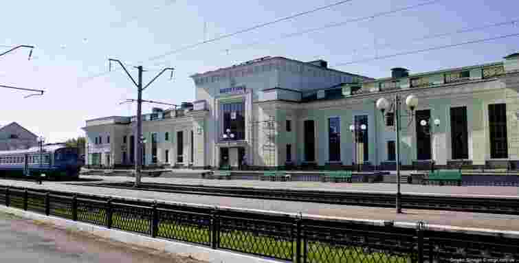 Псевдомінувальник залізничного вокзалу у Шепетівці отримав 2,5 роки тюрми