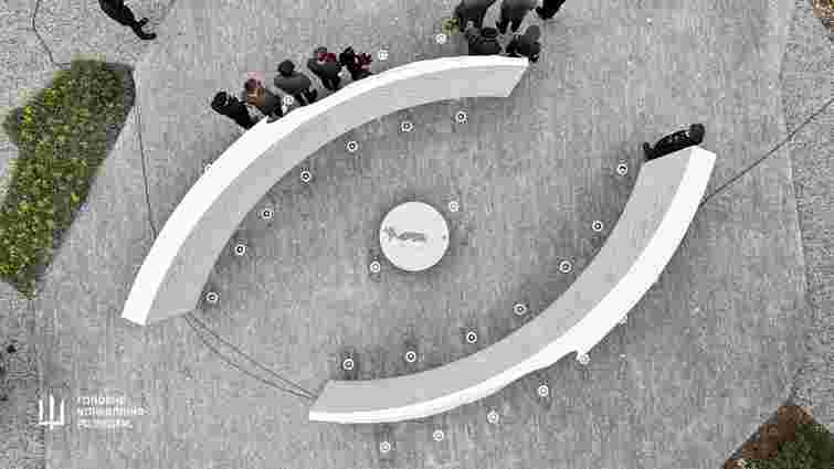 У Києві відкрили та освятили перший в Україні меморіал розвідникам