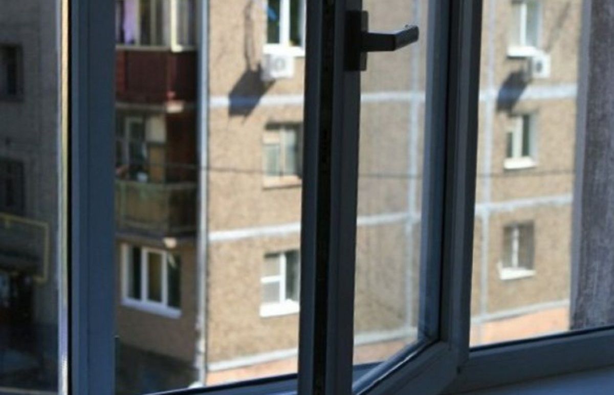 20-річна студентка перебуває у вкрай важкому стані після падіння з восьмого поверху у Львові