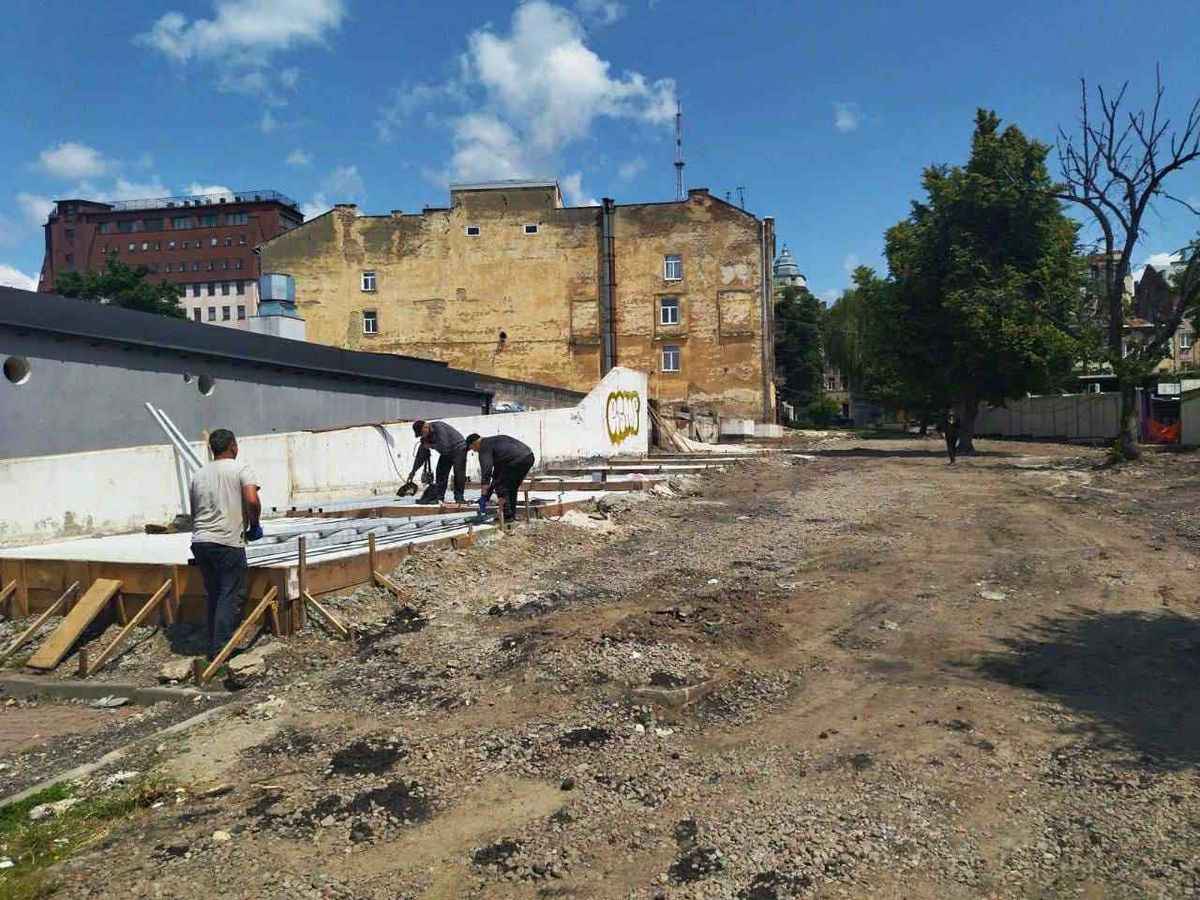 На території колишнього ринку «Добробут» в центрі Львова почали будувати МАФи