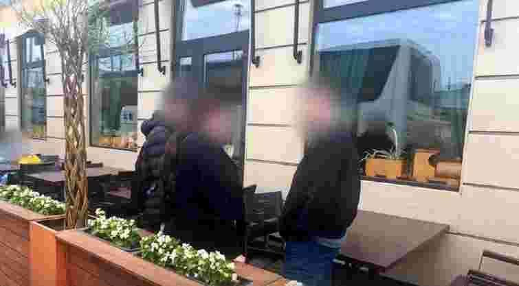 У Львові затримали 40-річну переправницю, яка за 25 тис. доларів оформляла документи ухилянту