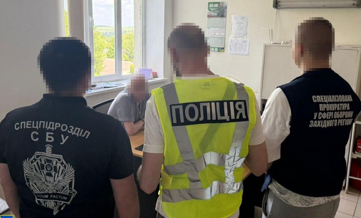 На Буковині онколог вимагав у хворої матері військового 7 тис. доларів за документи