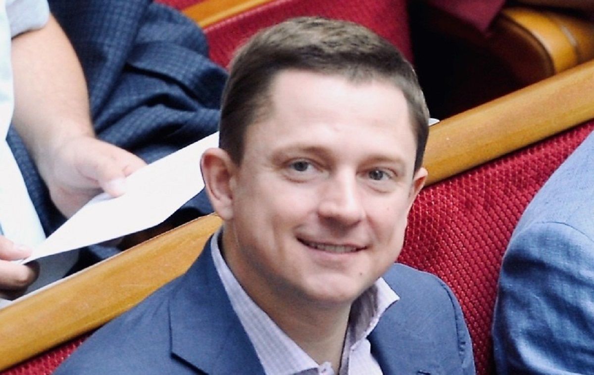 Олесь Довгий написав заяву про складання мандата народного депутата