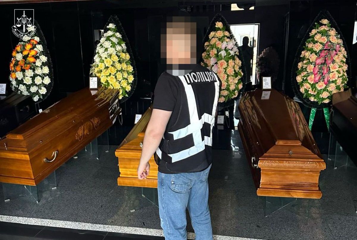 В Одесі викрили посадовців міськради на розкраданні грошей, виділених на поховання військових