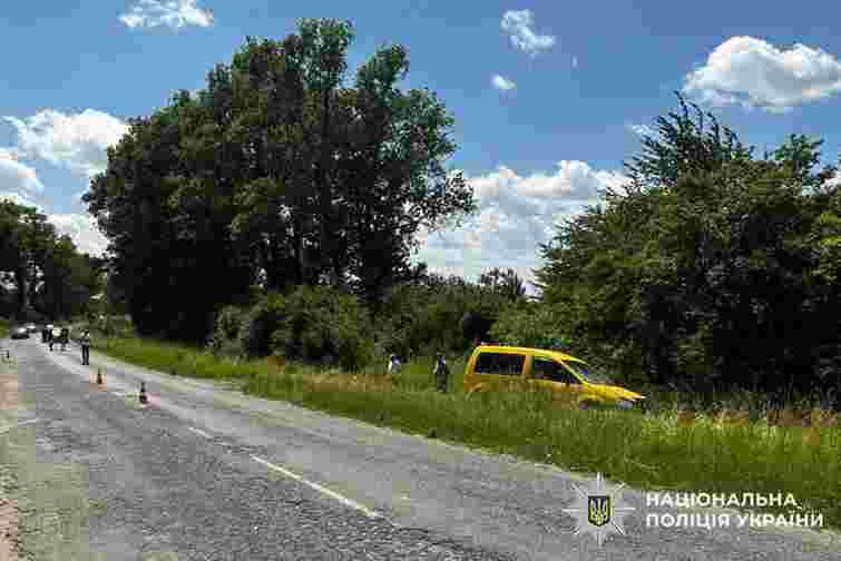  На Хмельниччині мінівен збив на смерть 59-річну велосипедистку