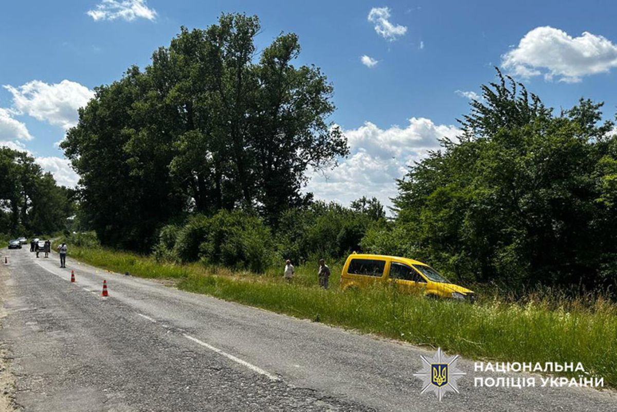  На Хмельниччині мінівен збив на смерть 59-річну велосипедистку