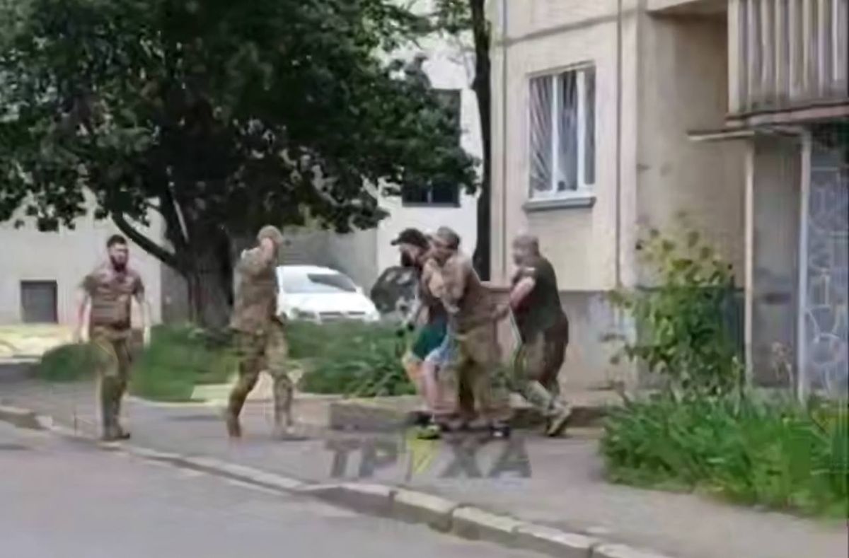 Волинський ТЦК прокоментував силове затримання 41-річного чоловіка у Луцьку 