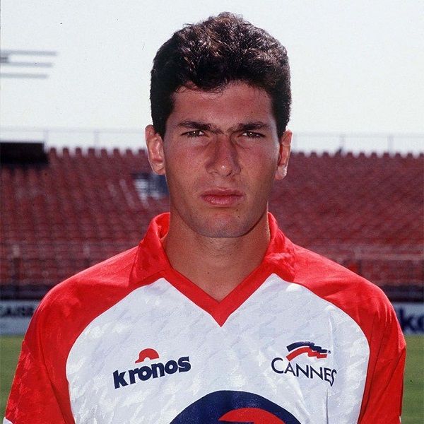 Зідан під час виступів за «Кан»