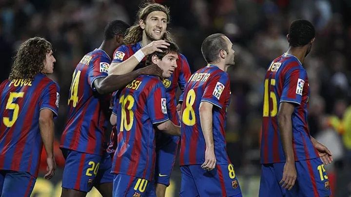 Ліонель Мессі в обіймах Дмитра Чигринського