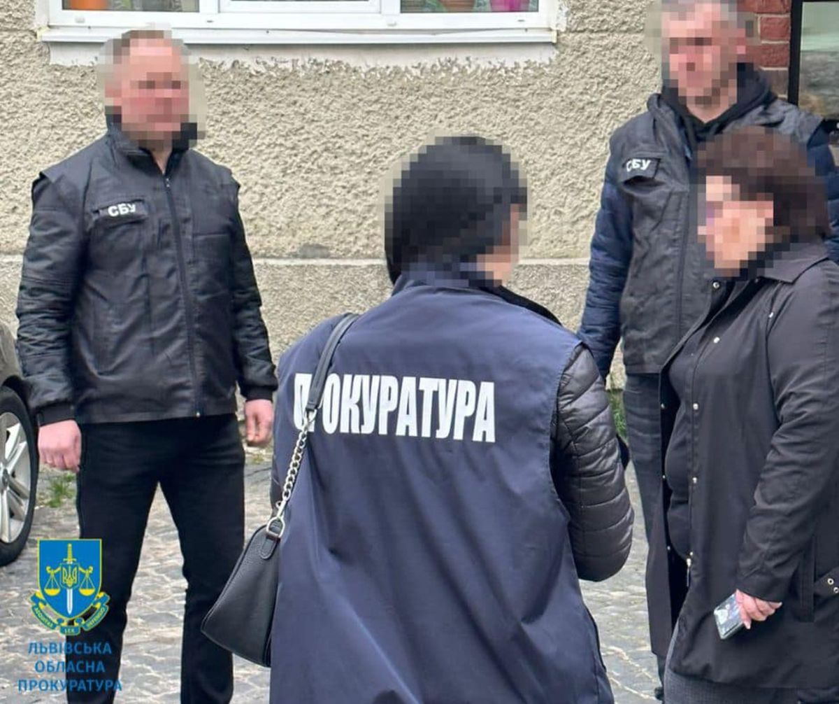 Львівська податківиця відбулась штрафом за 900 доларів хабаря