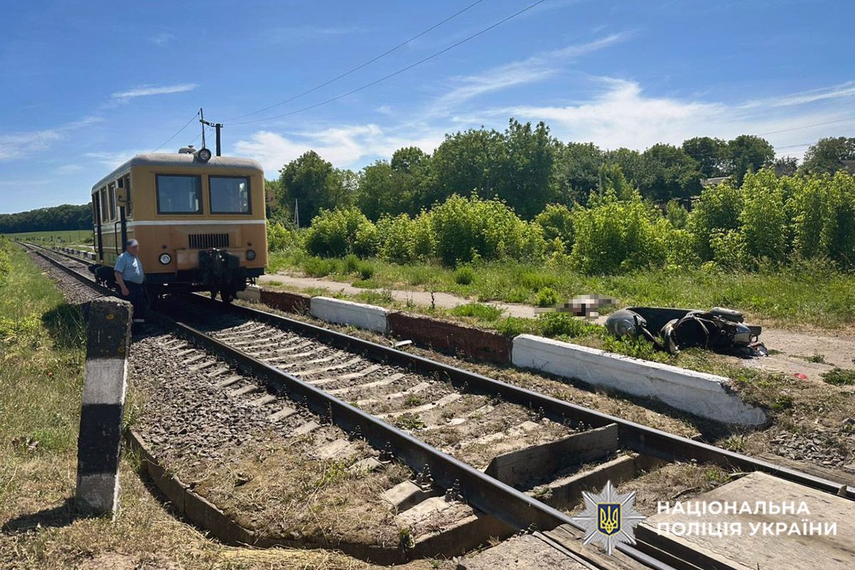 На Хмельниччині внаслідок ДТП на залізниці загинув 12-річний хлопчик 