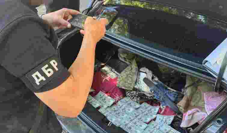 ДБР затримало військового на спробі переправити дезертирів до Молдови 