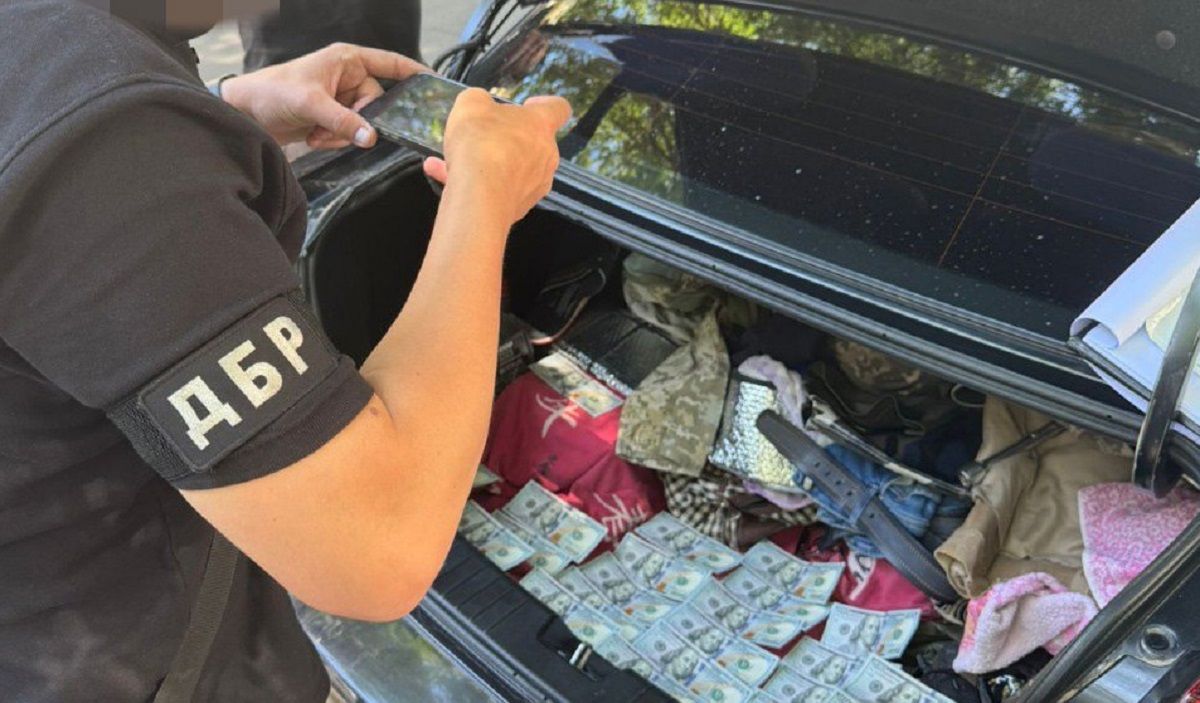 ДБР затримало військового на спробі переправити дезертирів до Молдови 