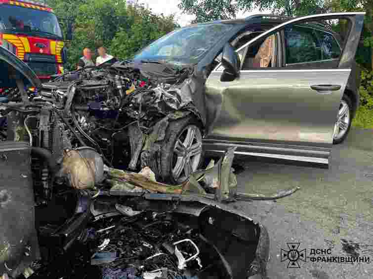 У лобовій аварії на Прикарпатті загинули двоє людей