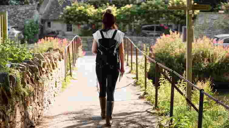 Куди йдемо – назустріч чи на зустріч: як правильно писати