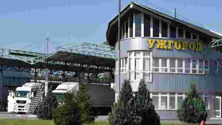 На Закарпатті суд оштрафував працівницю митниці за хабарництво