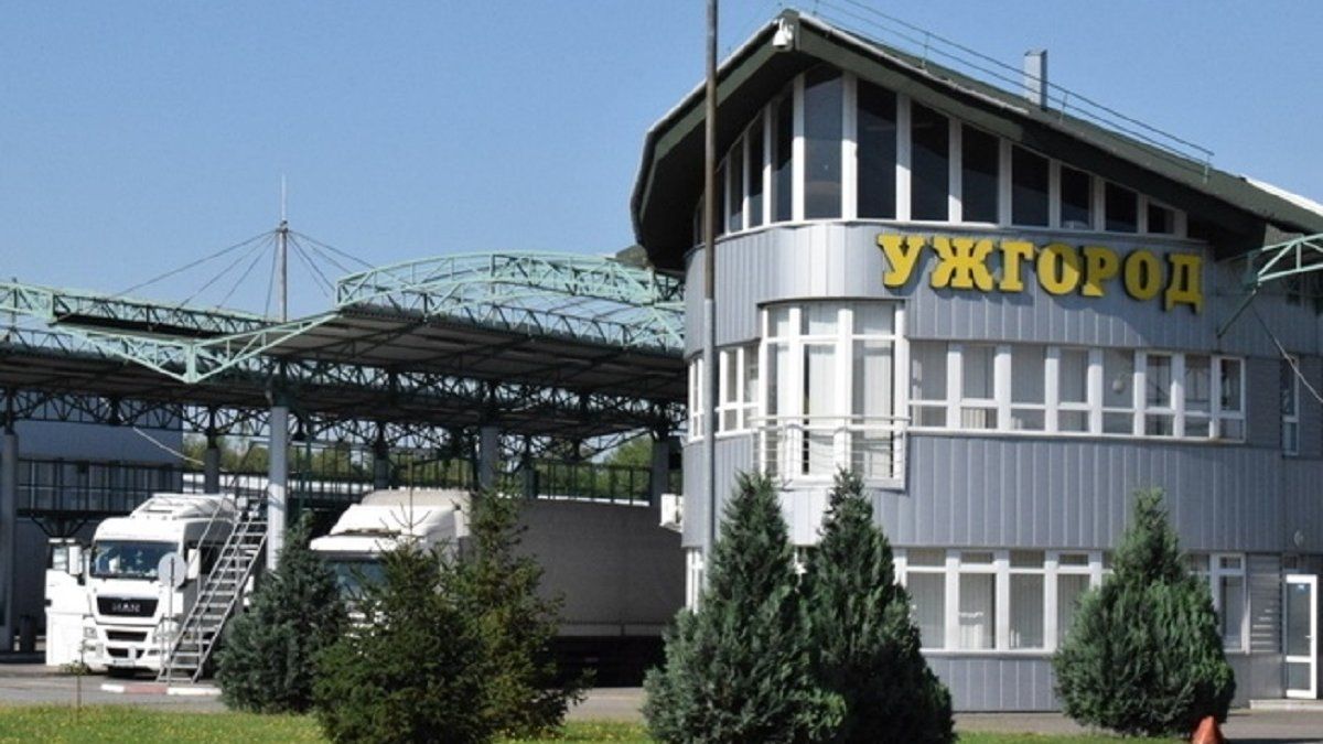На Закарпатті суд оштрафував працівницю митниці за хабарництво