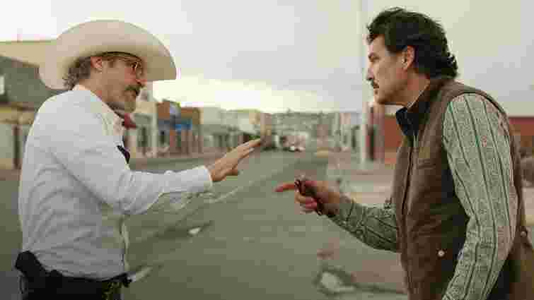 Вийшов трейлер «Еддінгтона» з Педро Паскалем і Хоакіном Феніксом