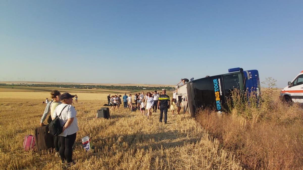 У Румунії перекинувся автобус із понад 50 українцями