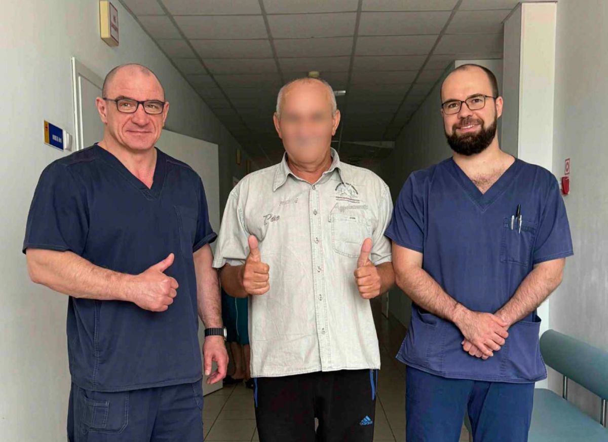 Рівненські лікарі прооперували одночасно черевний і грудний відділи онкохворому пацієнту