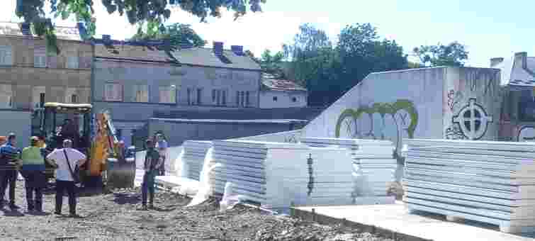 Міськрада зобов’язала забудовника припинити незаконні роботи на ринку «Добробут»