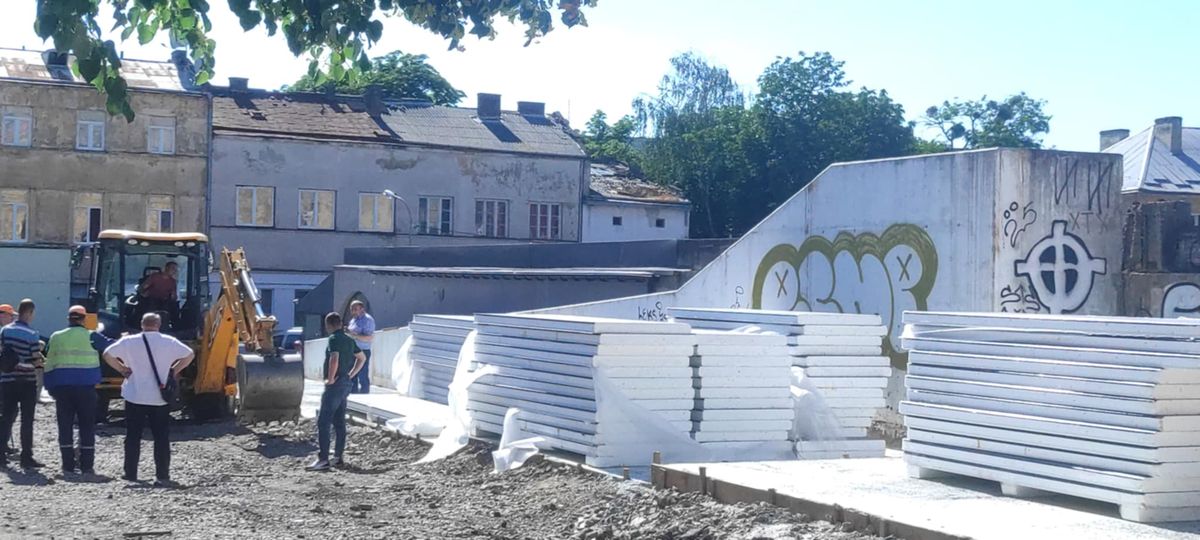 Міськрада зобов’язала забудовника припинити незаконні роботи на ринку «Добробут»