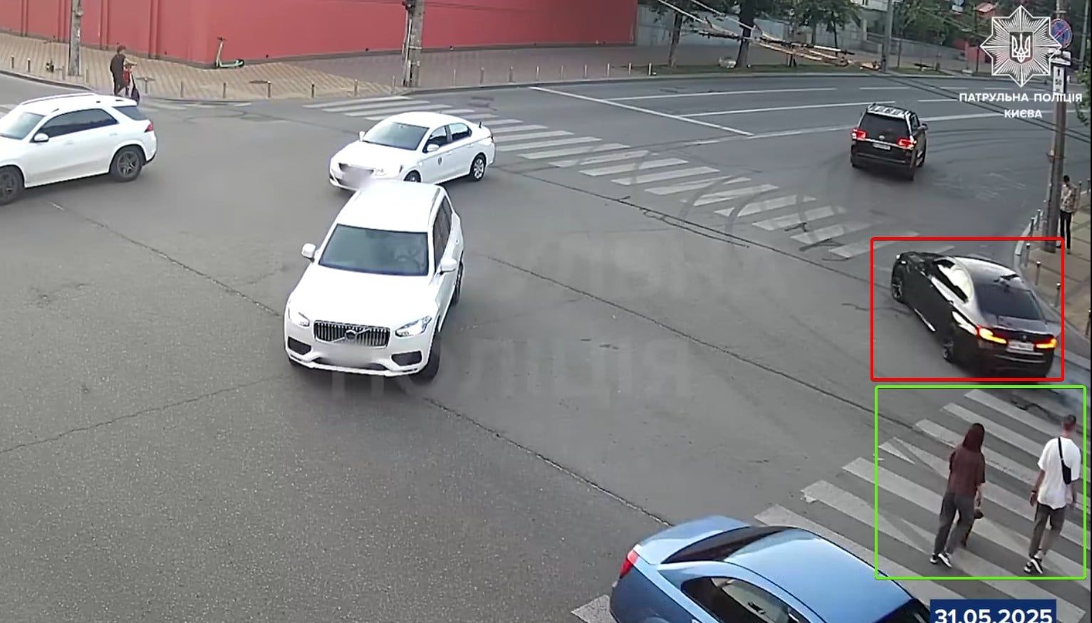 BMW не надав переваги пішоходам. Фото поліції