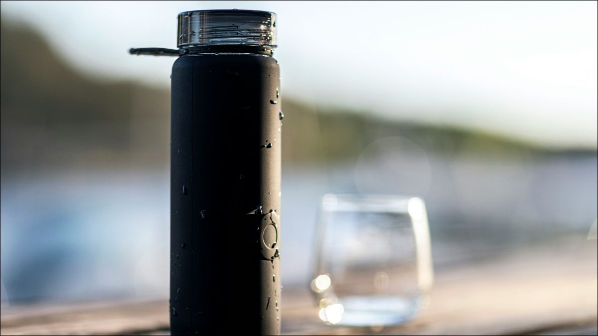 Як часто слід мити багаторазову пляшку для води і як це найкраще робити