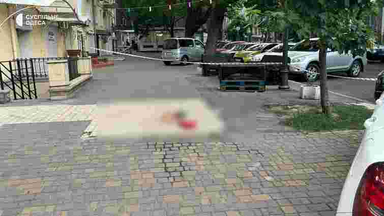 У центрі Одеси невідомий стріляв у 25-річного хлопця 