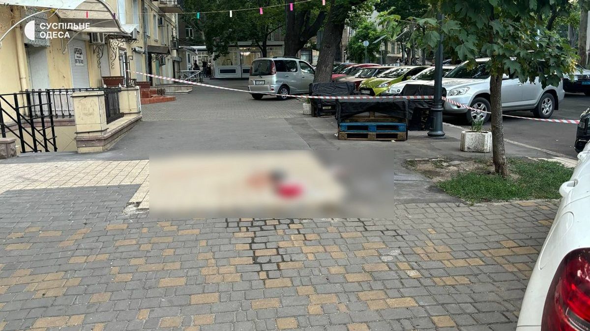 У центрі Одеси невідомий стріляв у 25-річного хлопця 