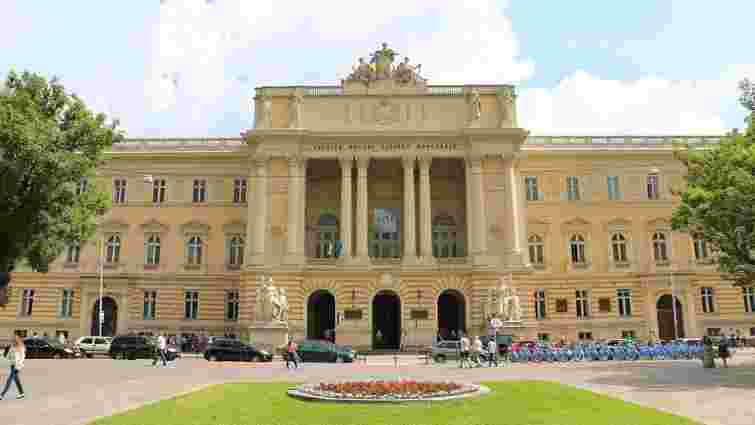 «Всі бояться, бо це проректор»