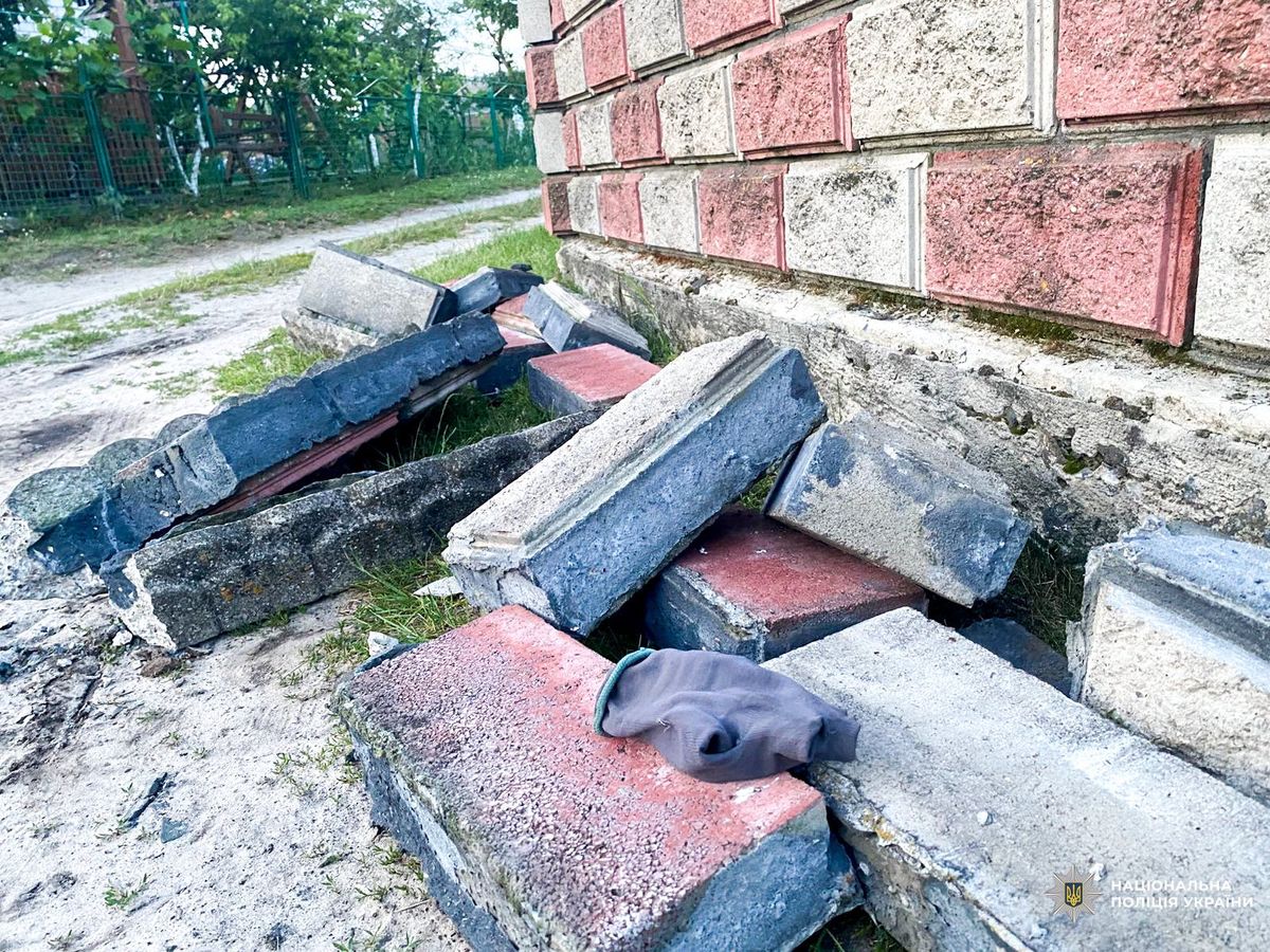 На Рівненщині бетонний паркан обвалився на 4-річного хлопчика, той загинув