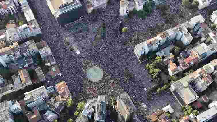 У Сербії під час масштабних антиурядових протестів сталися сутички з поліцією