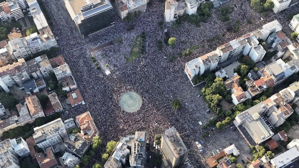 У Сербії під час масштабних антиурядових протестів сталися сутички з поліцією