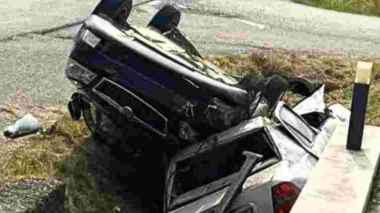 На Закарпатті в аварії з перекиданням двох авто постраждали троє дітей з батьками