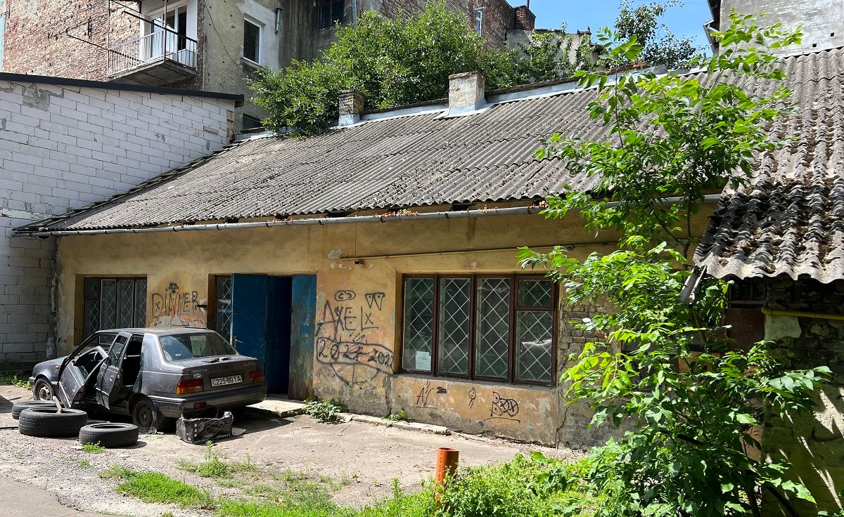 Фірма родини Креховецьких без конкурентів купила стару будівлю біля залізничного вокзалу