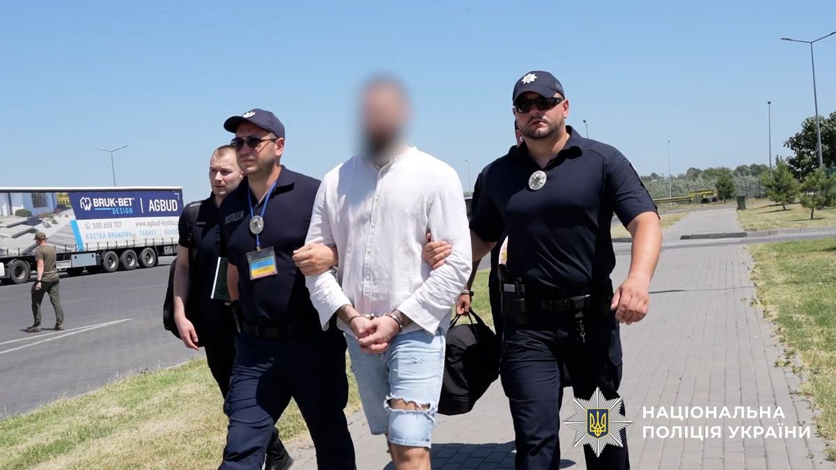 До України з Румунії екстрадували організатора групи паліїв 

