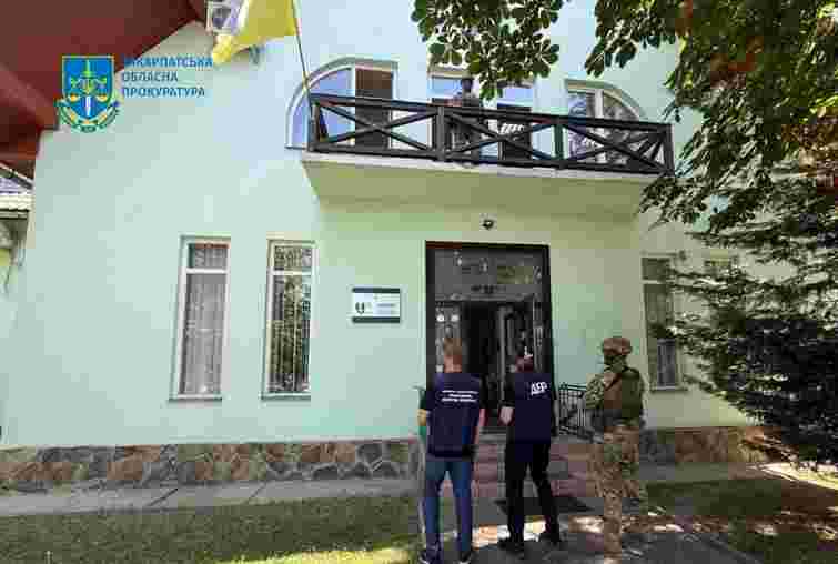 На Закарпатті керівника лісництва викрили у незаконному продажі деревини на 1 млн грн